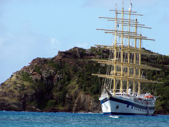 Sailing smooth with mountains
